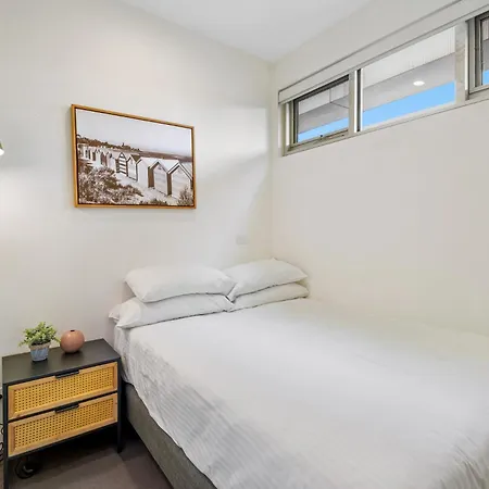 Modern 2-Bed St Kilda Apartment Near Shops Melbourne Exterior photo