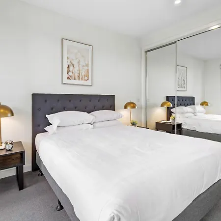 Modern 2-Bed St Kilda Apartment Near Shops Melbourne Exterior photo