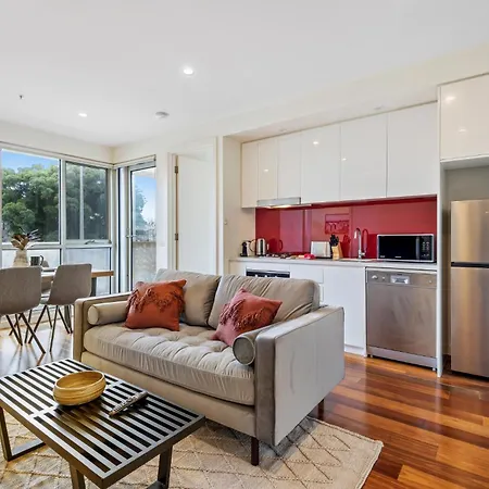 Modern 2-Bed St Kilda Apartment Near Shops Melbourne Exterior photo